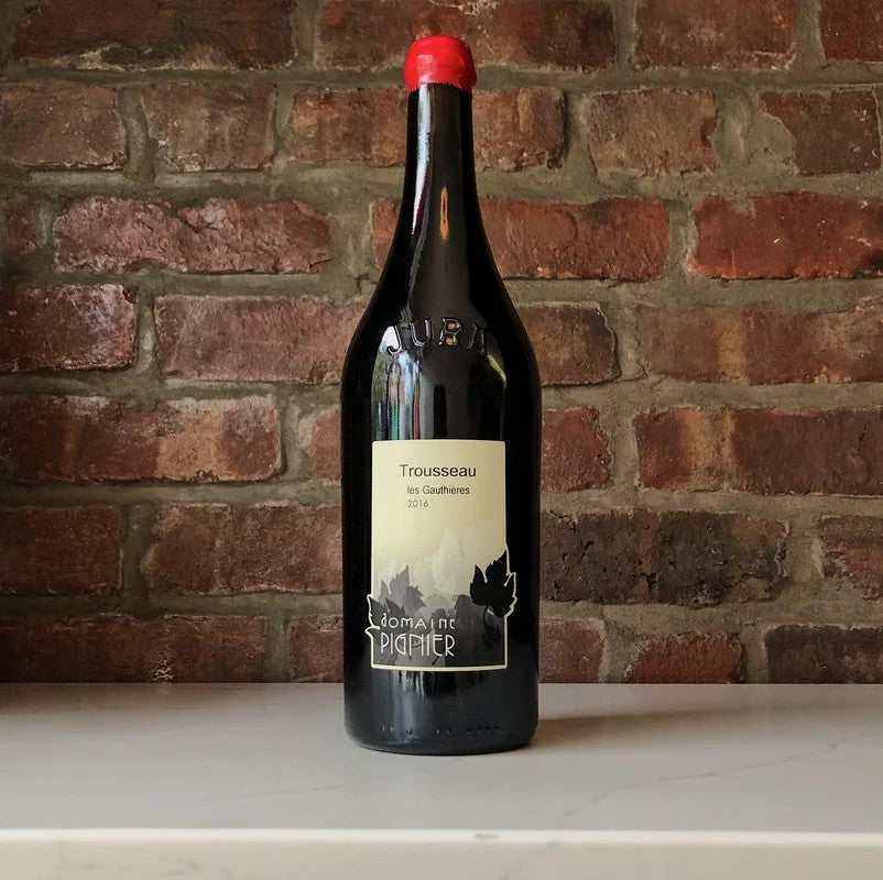 2016DomainePignierCotesduJuraTrousseauLesGauthieres,Jura,France