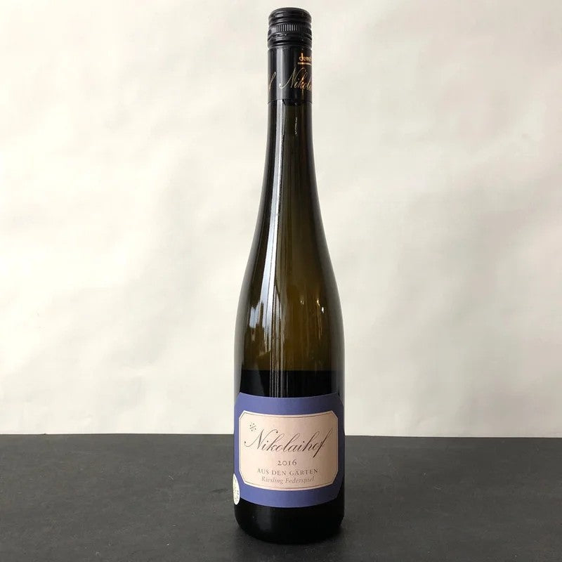 2016FamilieSaahsNikolaihofRieslingvomSteinFederspiel(latebottling),Wachau,Austria