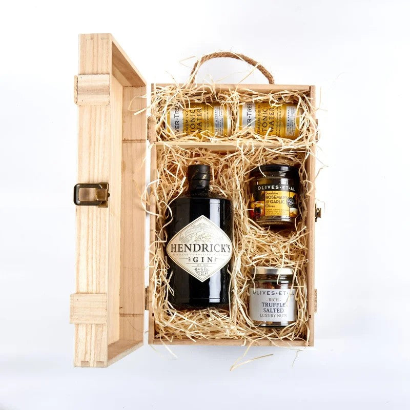 Hendrick’sGin&LuxuryNibblesWoodenGiftBoxSet