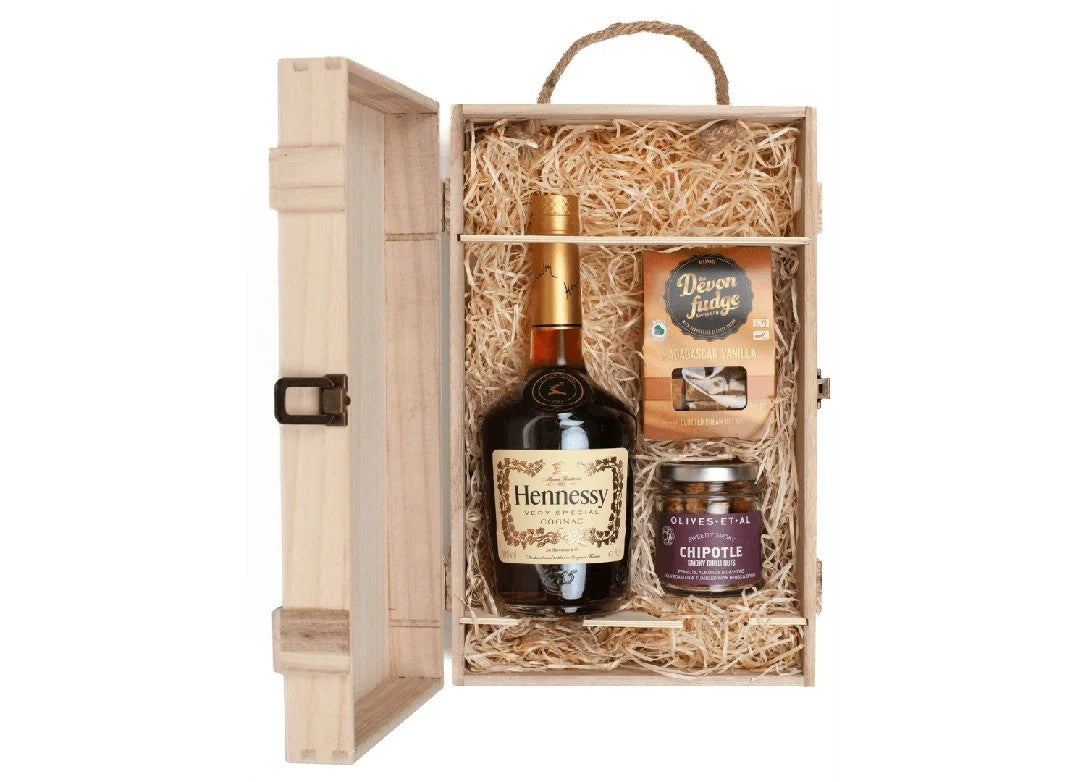 HennessyVerySpecialCognac&LuxuryNibblesWoodenGiftBoxSet