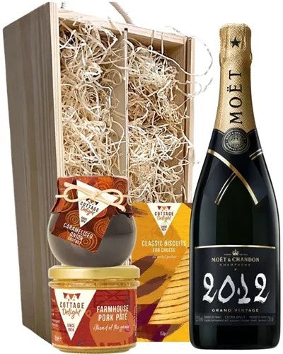 Moet&ChandonVintageChampagneHamper