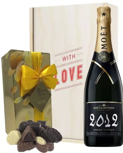 Moet&ChandonVintageValentinesChampagneandChocolatesGiftBox