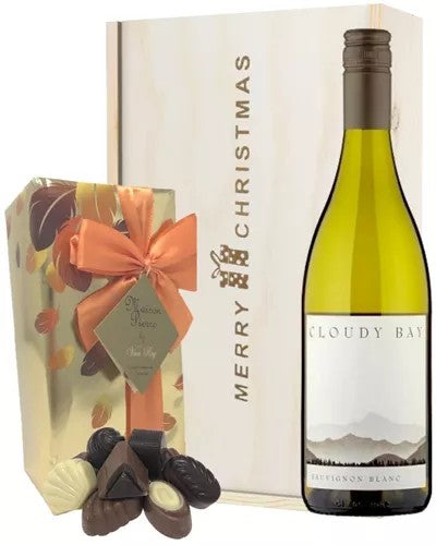 NewZealandCloudyBaySauvignonBlancChristmasWineandChocolateGiftBox