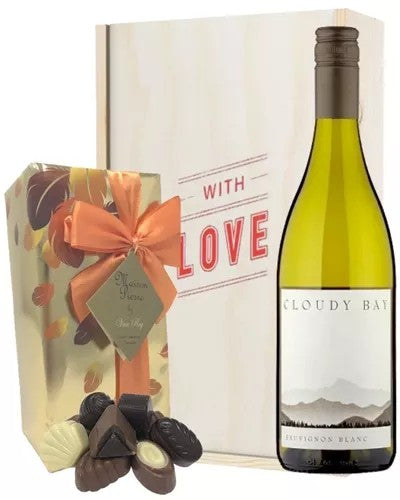 NewZealandCloudyBaySauvignonBlancValentinesWineandChocolateGiftBox