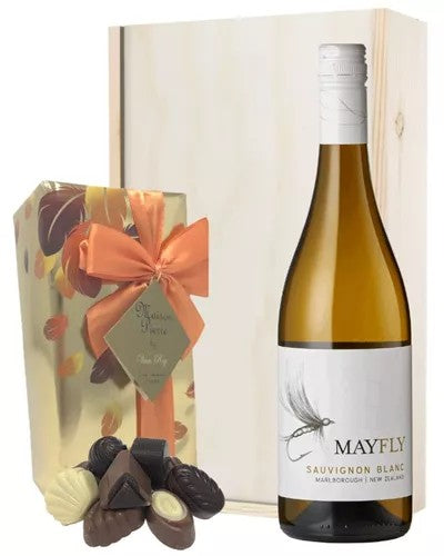 NewZealandSauvignonBlancWhiteWineandChocolatesGiftSetinWoodenBox