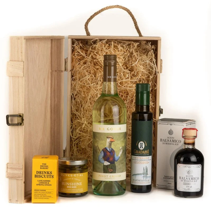 PinotGrigioWhiteWine,OliveOil,Cheese&NibblesHamper