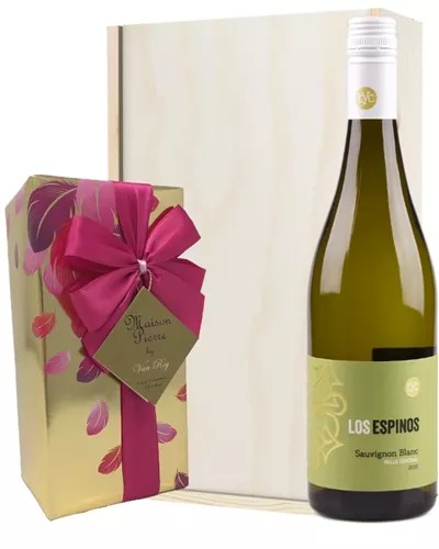 SauvignonBlancWineandChocolatesGiftSetinWoodenBox