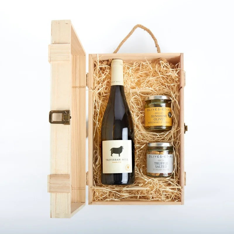 TrevibbanMillHarlynWhiteWine&NibblesWoodenGiftBox