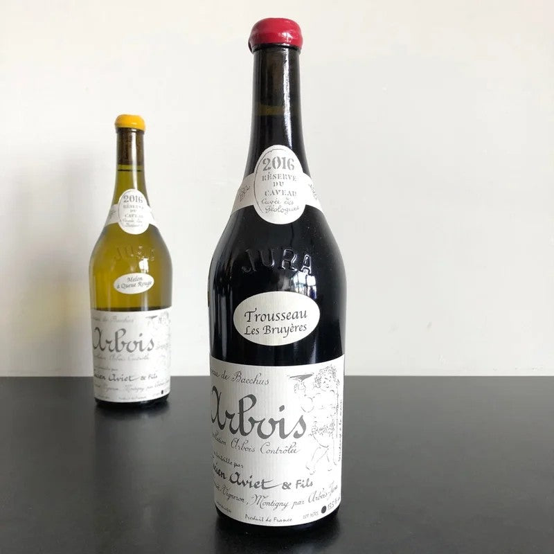 2016LucienAviet&FilsArboisCaveaudeBacchusTrousseau‘LesBruyeres’CuveedesGeologues,Jura,France