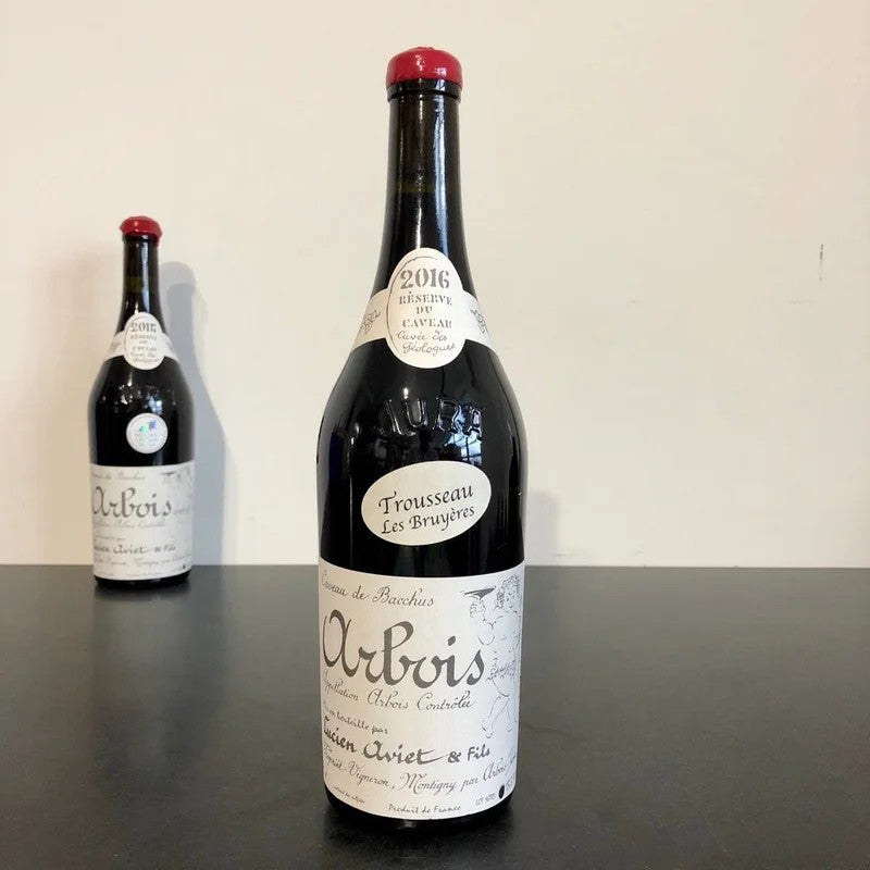 2016LucienAviet&FilsArboisCaveaudeBacchusReserveCuveedesGeologuesJura,France