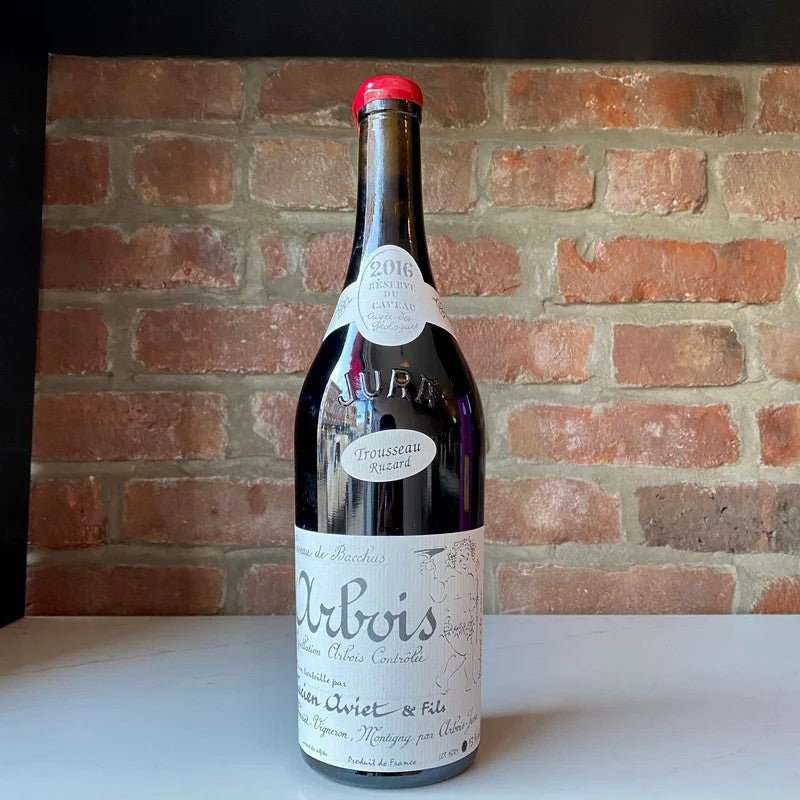 2016LucienAviet&FilsArboisCaveaudBacchusReserveCuveedesGeologues‘Ruzard’(Trousseau)Jura,France