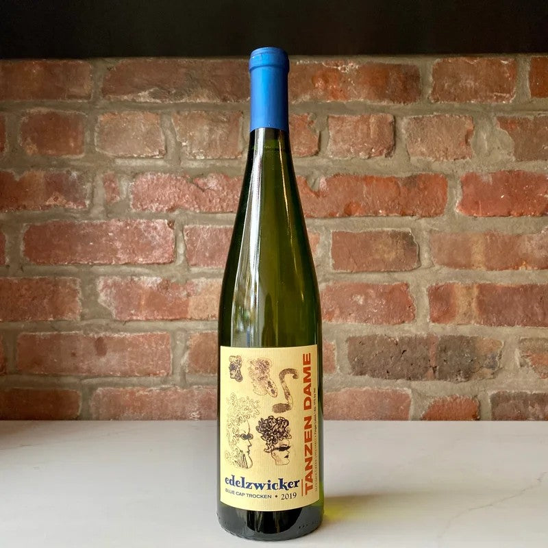 2019BloomerCreekVineyardTanzenDameEdelzwickerBlueCapTrockenFingerLakes,USA