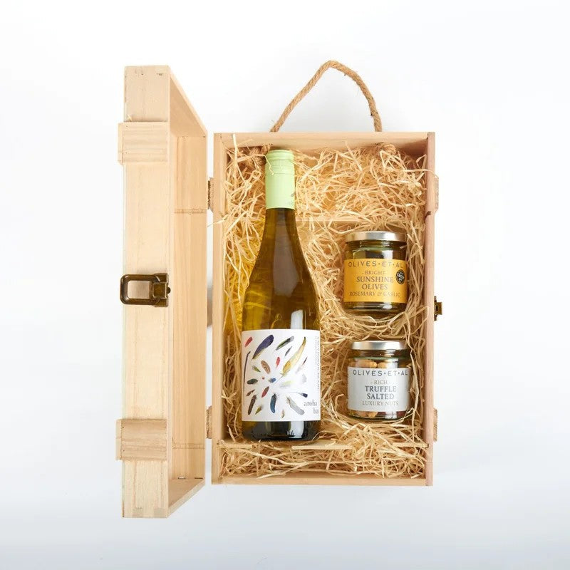 ArohaBayNewZealandSauvignonBlancWhiteWine&NibblesWoodenGiftBox