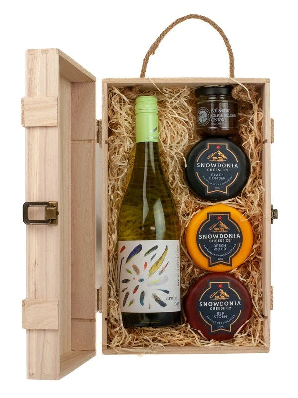 ArohaBaySauvignonBlancWhiteWine,SnowdoniaCheese&ChutneyGiftBox