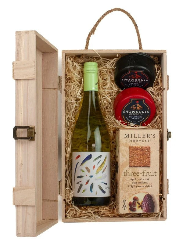 ArohaBaySauvignonBlancWhiteWine,Cheese&CrackersGiftBox