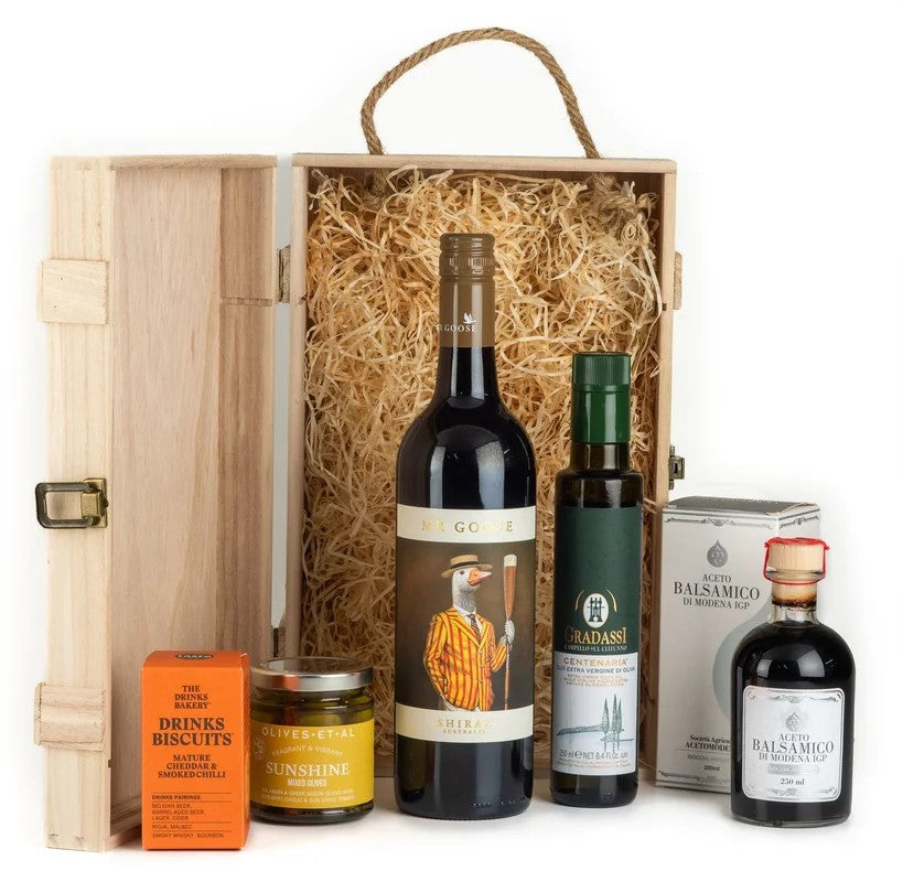 AustralianShirazRedWine,OliveOil,Cheese&NibblesHamper