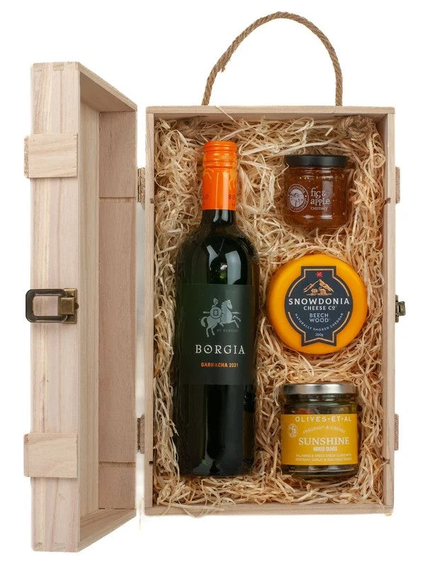 BodegasBorsaoGarnachaRedWine,Olives,Cheese&ChutneyGiftBox