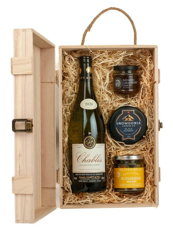 Chablis2020WhiteWine,Olives,Cheese&ChutneyGiftBox