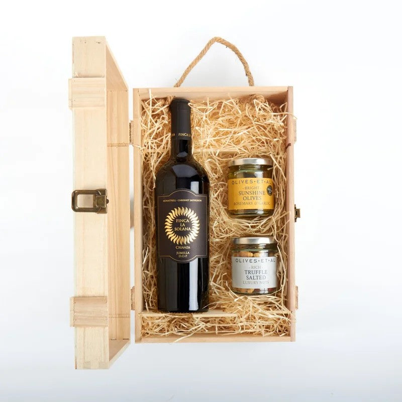 FincaLaSolanaCrianzaMonastrellCabernetSauvignonRedWine&NibblesGiftBox