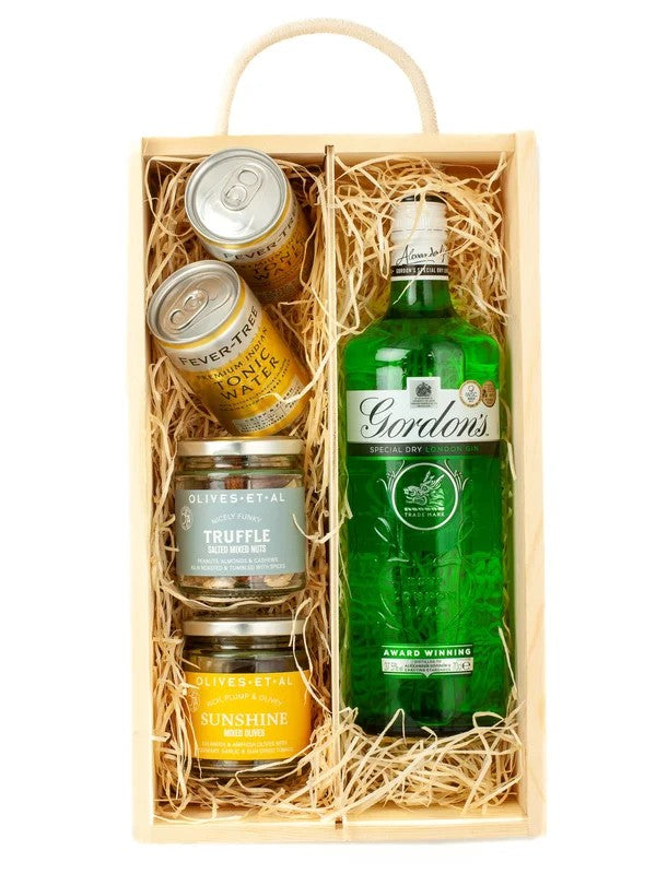 Gordon’sGin&LuxuryNibblesWoodenGiftBoxSet