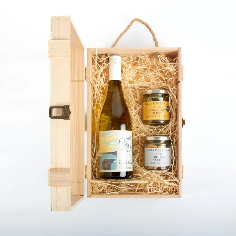 KraalBayCheninBlancWhiteWine&NibblesWoodenGiftBox