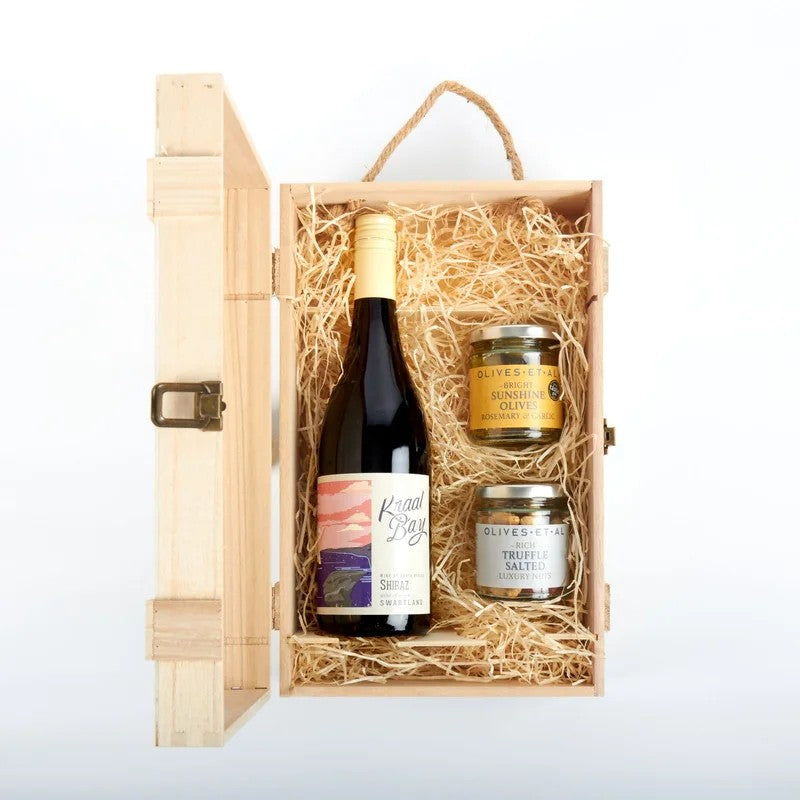 KraalBaySouthAfricanShirazRedWine&NibblesWoodenGiftBox