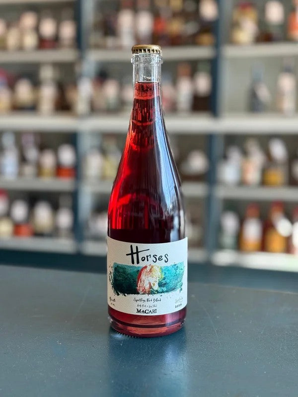 MACARIHORSESSPARKLINGREDBLEND,NORTHFORKOFLONGISLAND,NEWYORK2024