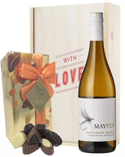 NewZealandSauvignonBlancWhiteWineValentinesWineandChocolateGiftBox