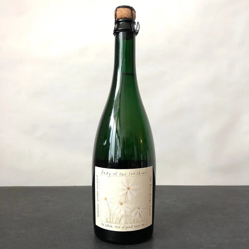NVLadyoftheSunshineSoleraNo.1RoseofPinotNoirSanLuisObispoCounty,USA