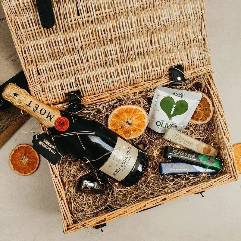 PersonalisedMoetandChandonChampagnePremiumGiftHamper