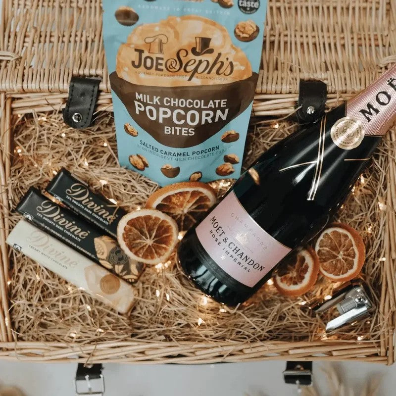 PersonalisedMoetandChandonRoseChampagnePremiumGiftHamper