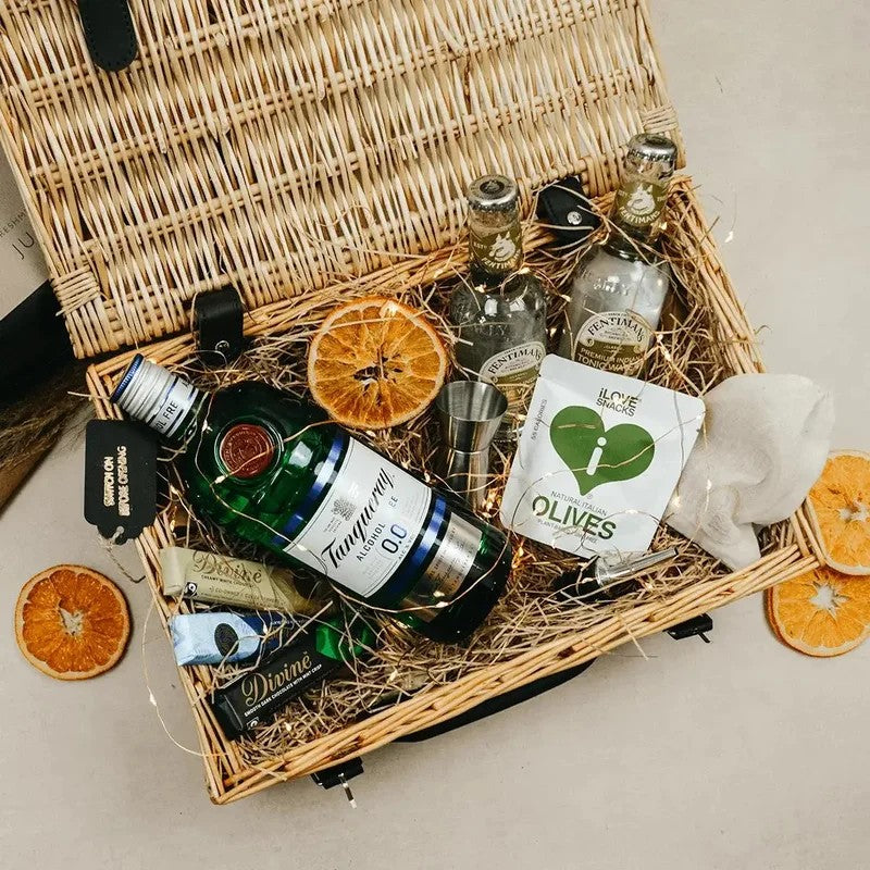 PersonalisedTanquerayAlcoholFreeGinPremiumGiftHamper