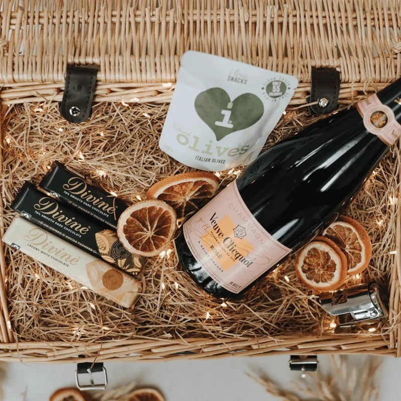PersonalisedVeuveClicquotBrutRoseChampagnePremiumGiftHamper