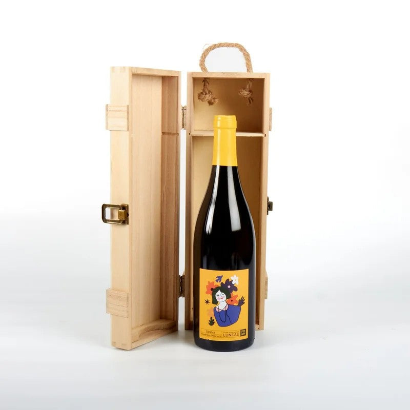Pierre-Marie&MarieLuneauMuscadetSevreMainesurlie‘Garance’WhiteWineWoodeninPresentationBox