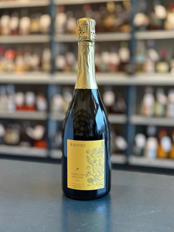 RAVINESSPARKLINGRIESLING,FINGERLAKESNEWYORK2019