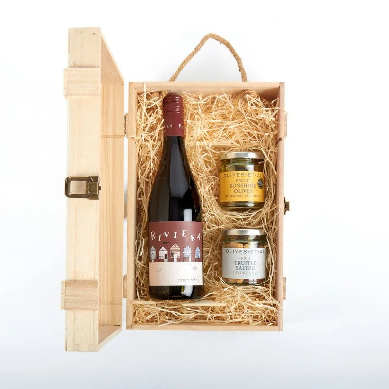 RivieraPinotNoirRedWine&NibblesWoodenGiftSet
