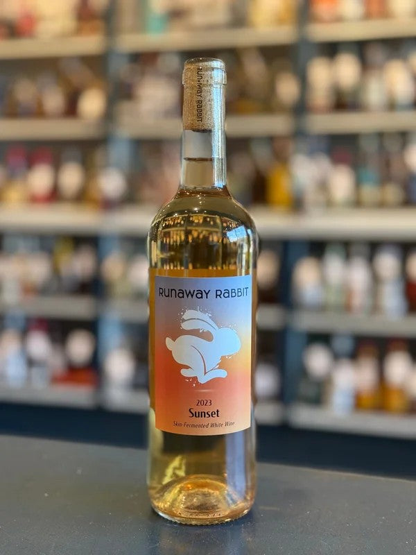 RUNAWAYRABBITWINES‘SUNSET’SKINFERMENTEDWHITEWINE,NEWYORK,2023