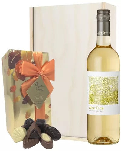 SouthAfricanWhiteWineandChocolatesGiftSetinWoodenBox