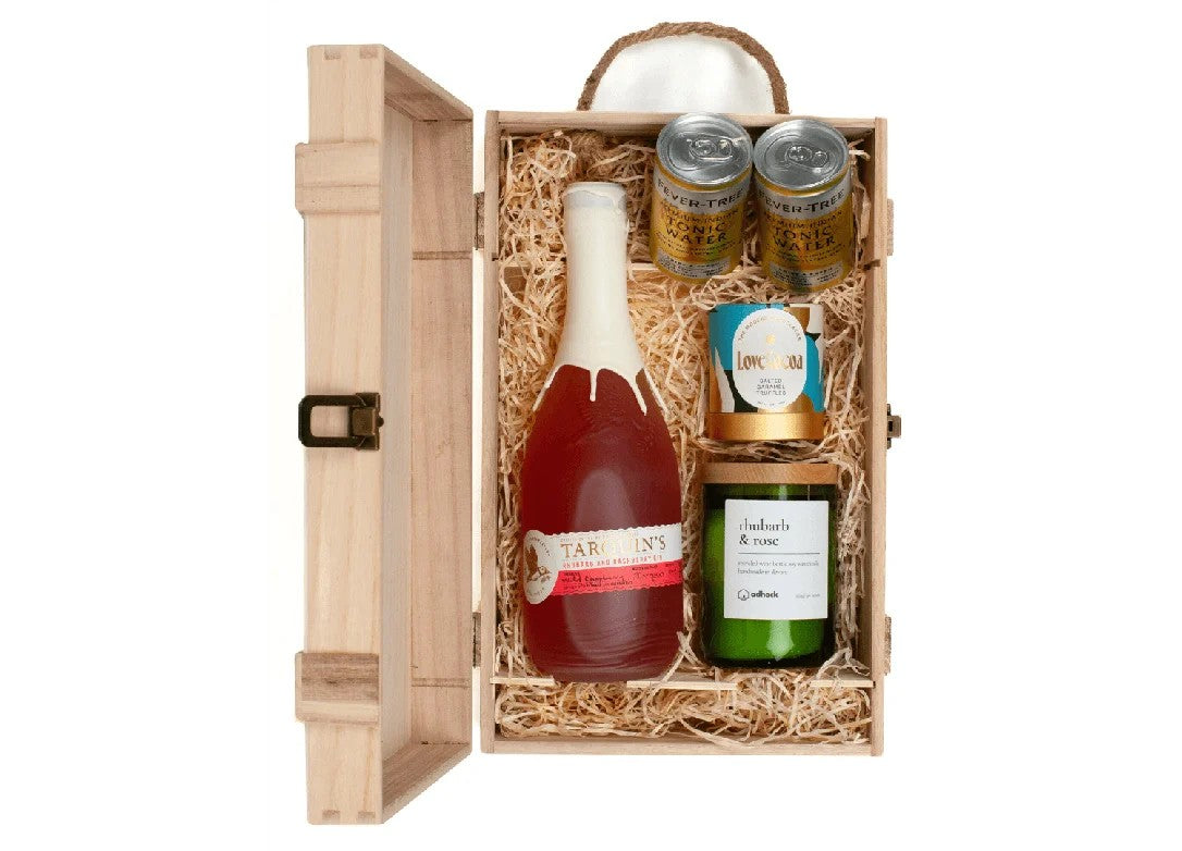 Tarquin’sRhubarb&RaspberryGin,WineBottleCandle,&LuxuryNibblesWoodenGiftBoxSet
