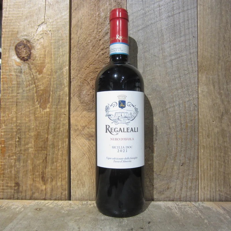 Tascad’AlmeritaRegalealiNerod’Avola2021750ml