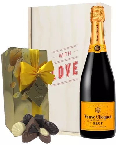 VeuveClicquotValentinesChampagneandChocolatesGiftBox